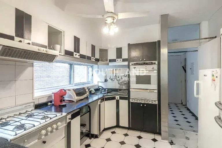 Sinclair y Av. Libertador Semipiso 3 dorm coch 143m2