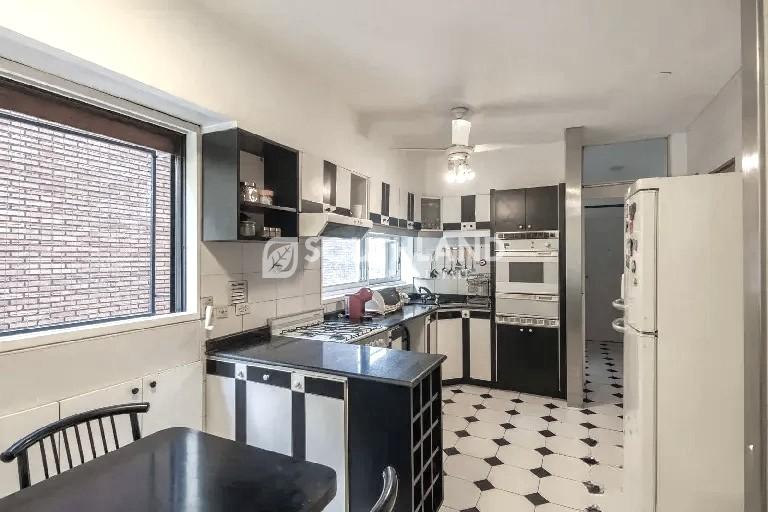 Sinclair y Av. Libertador Semipiso 3 dorm coch 143m2