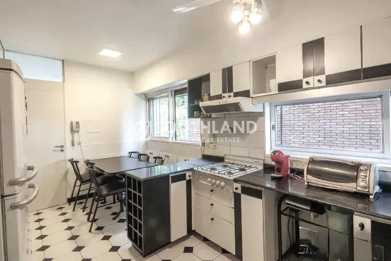 Sinclair y Av. Libertador Semipiso 3 dorm coch 143m2