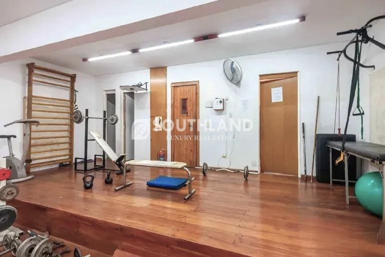 Sinclair y Av. Libertador Semipiso 3 dorm coch 143m2