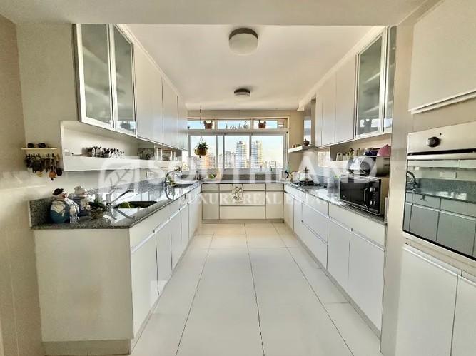 TORRE AISENSON Palermo Piso alto 267m2 3 dormitorios escritorio 2 cocheras