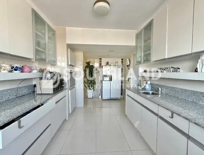 TORRE AISENSON Palermo Piso alto 267m2 3 dormitorios escritorio 2 cocheras
